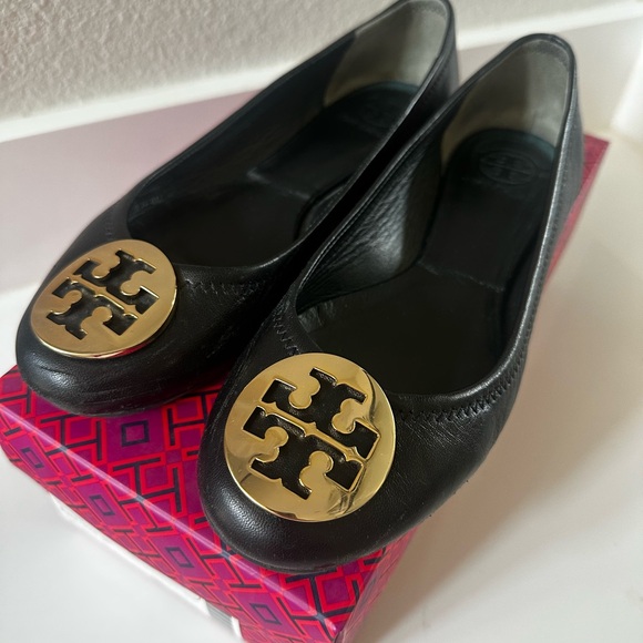 Tory Burch Reva Black Ballet Flats with Gold Logo - Picture 1 of 6